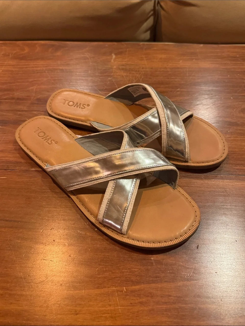 TOMS Women’s VIV Silver Speccio Slide Sandal Shoe 9.5 Metallic Crisscross Strap